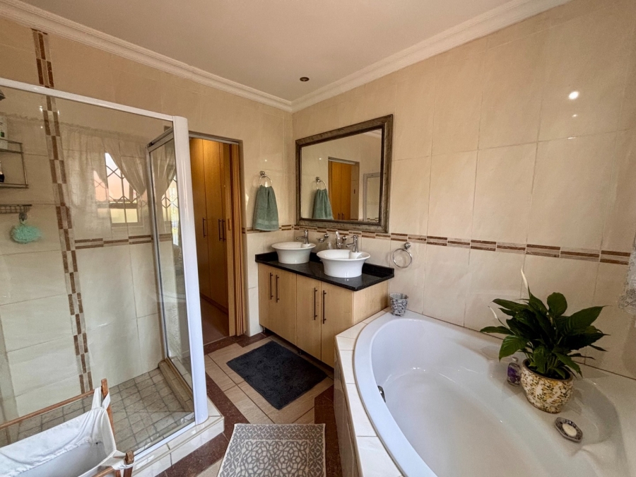 3 Bedroom Property for Sale in Flamwood North West